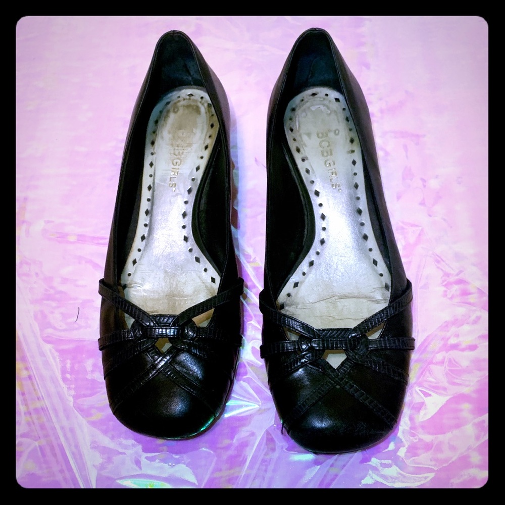 Genuine leather BCBG flats/kitten heel 7.5